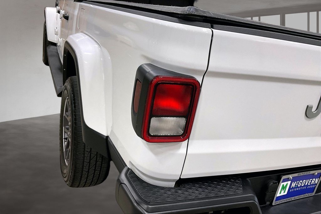 Used 2022 Jeep Gladiator Overland w/ Popular Equipment Package AWD/4WD image 24
