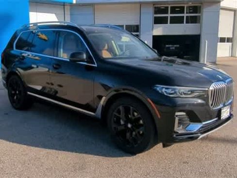 Used 2022 BMW X7 xDrive40i w/ Premium Package image 2