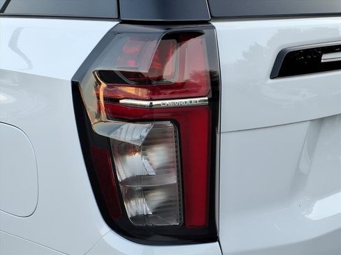 Used 2024 Chevrolet Tahoe Z71 w/ Luxury Package image 9