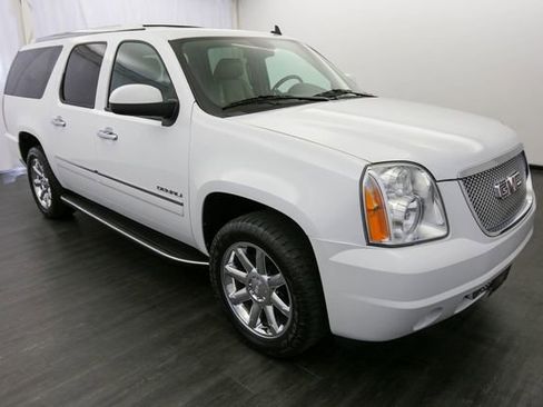 Used 2011 GMC Yukon XL Denali AWD/4WD image 2