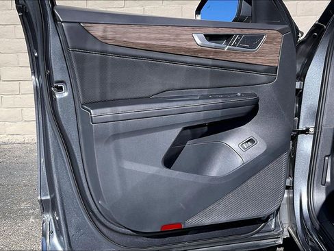 Certified 2024 Volkswagen Atlas SEL Premium R-Line image 22