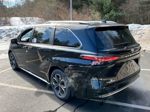 New 2026 Toyota Sienna Platinum image 3