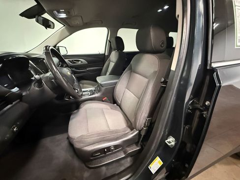 Used 2019 Chevrolet Traverse LT image 12