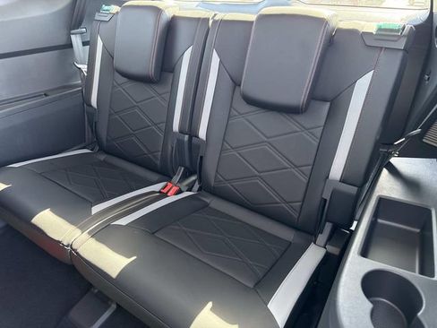 New 2026 Volkswagen Atlas Peak Edition image 17