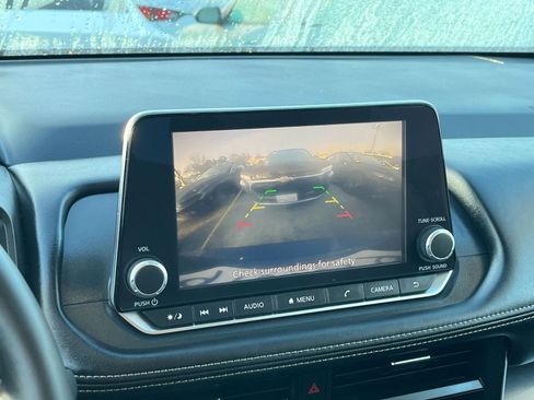 Used 2025 Nissan Rogue SV image 17