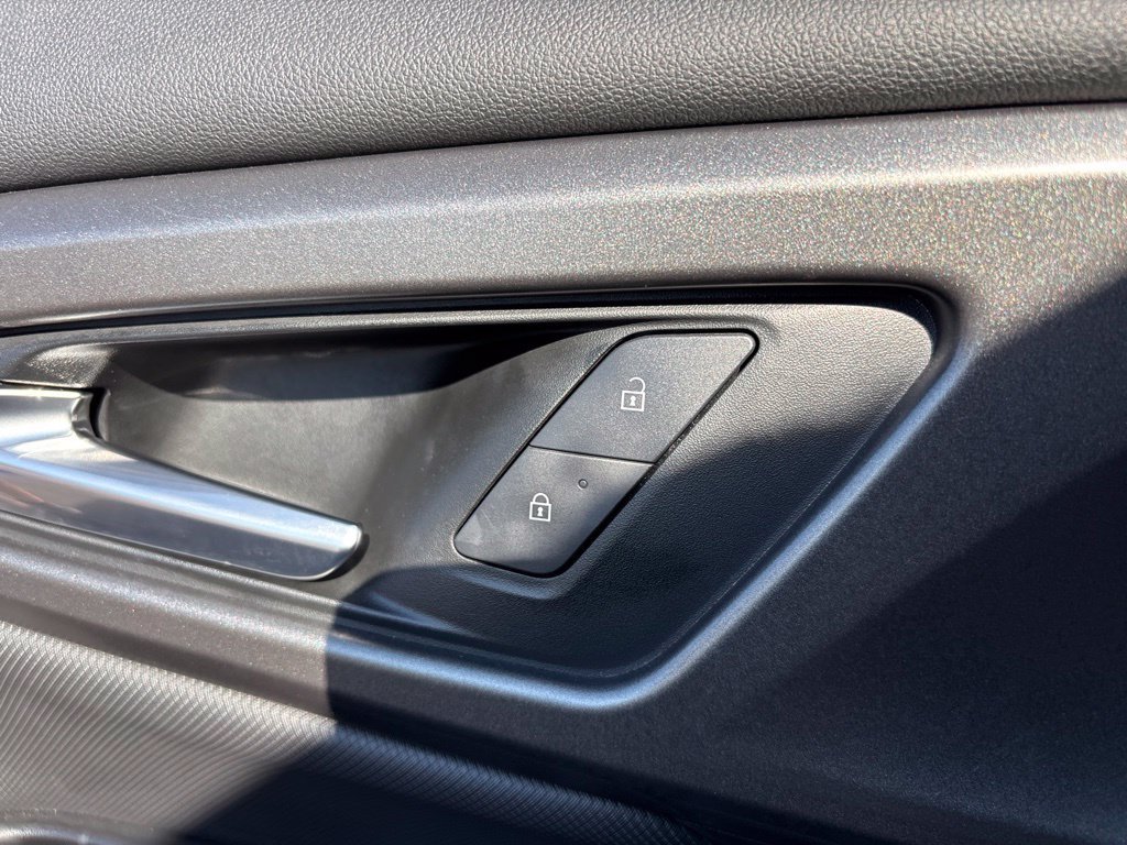 Used 2025 Chevrolet Equinox EV LT FWD image 17