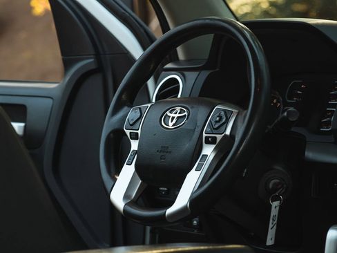 Used 2018 Toyota Tundra SR5 image 13