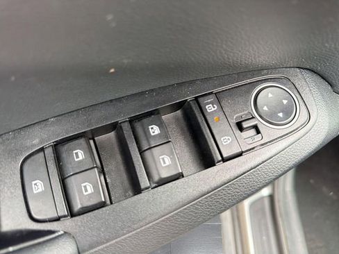 Used 2025 Kia Seltos S FWD image 23