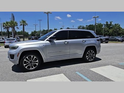 Used 2023 Jeep Grand Cherokee Overland AWD/4WD image 27