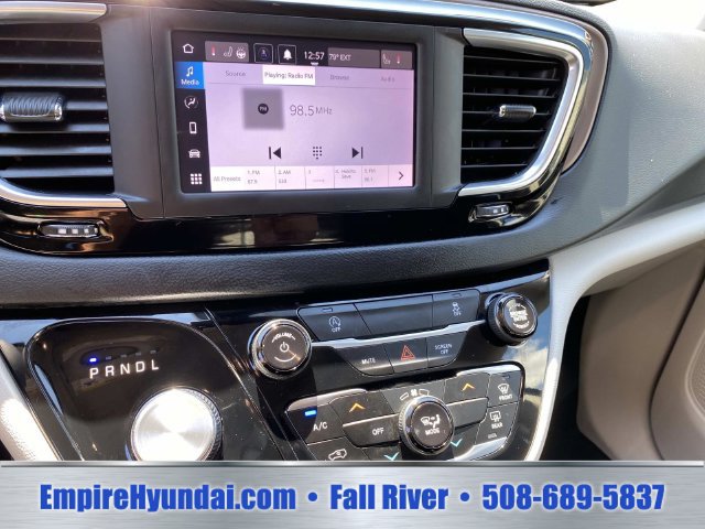 Used 2023 Chrysler Voyager LX FWD image 8