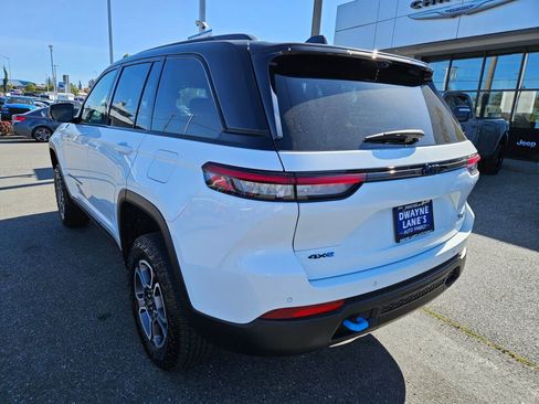 Used 2022 Jeep Grand Cherokee Trailhawk w/ Advanced Protech Group II AWD/4WD image 3
