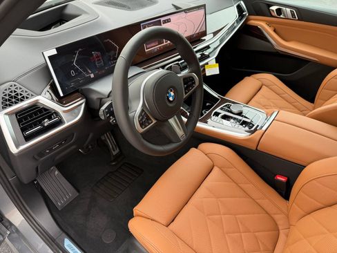 Used 2026 BMW X5 xDrive40i w/ M Sport Package AWD/4WD image 3