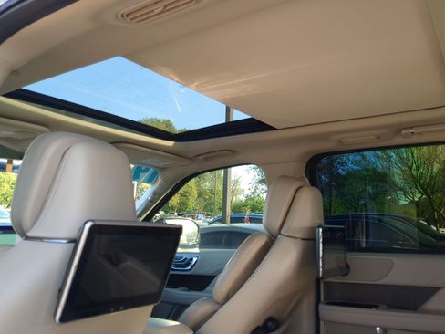Used 2019 Lincoln Navigator Select w/ Cargo Package AWD/4WD image 21