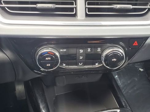 Certified 2025 Chevrolet Trax LT w/ Driver Confidence Package image 31