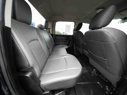 Used 2021 RAM 1500 4x4 Crew Cab Classic w/ Chrome Appearance Group image 23