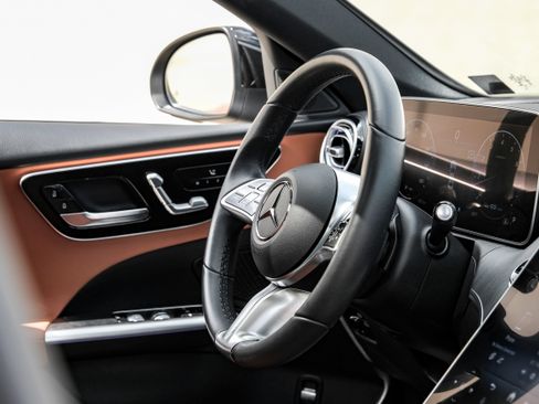 Used 2022 Mercedes-Benz C 300 Sedan w/ Exclusive Trim Package image 13
