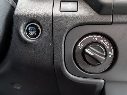 Certified 2025 Nissan Frontier SV image 26