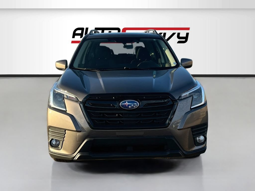 Used 2023 Subaru Forester Premium AWD/4WD image 2