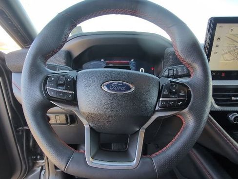 Used 2025 Ford Explorer ST-Line w/ ST-Line Street Pack AWD/4WD image 13