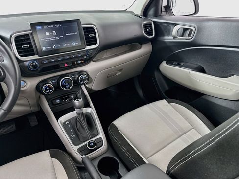 Used 2024 Hyundai Venue SEL FWD image 22