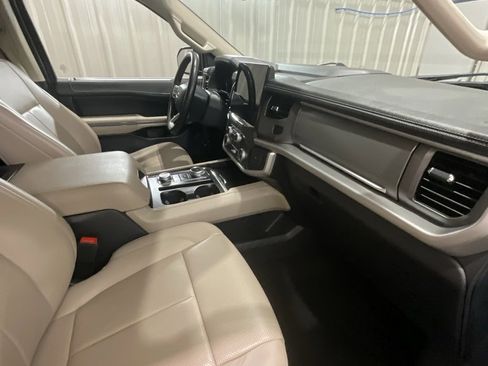 Used 2022 Ford Expedition XLT image 16