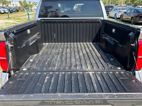 Used 2025 Toyota Tacoma TRD Off-Road AWD/4WD image 32