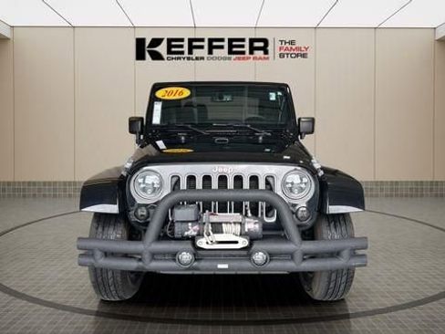 Used 2016 Jeep Wrangler Sahara w/ Connectivity Group AWD/4WD image 10