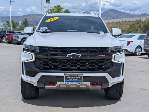 Used 2024 Chevrolet Suburban Z71 w/ Luxury Package AWD/4WD image 9