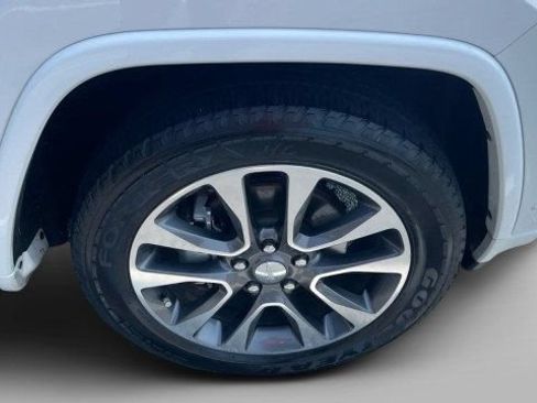 Used 2017 Jeep Grand Cherokee Overland w/ Jeep Active Safety Group RWD image 7