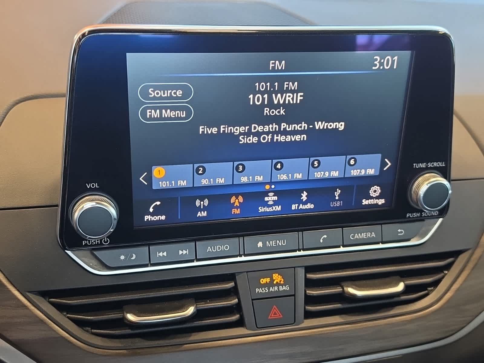 Used 2025 Nissan Altima 2.5 SV FWD image 23