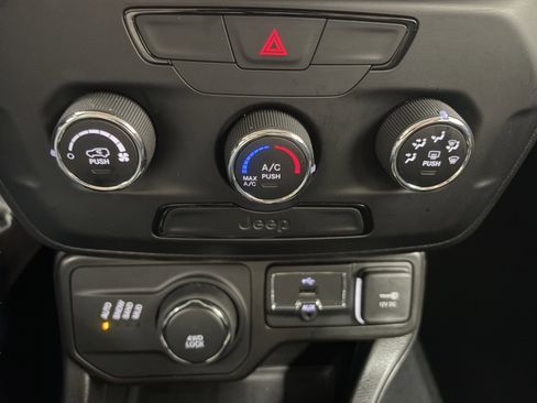 Used 2020 Jeep Renegade Sport image 14