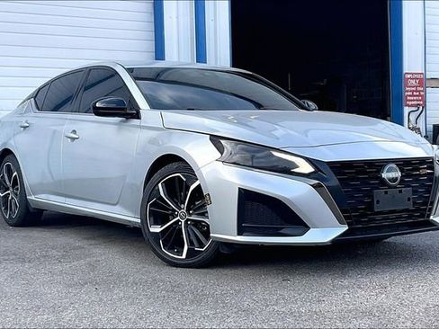 Used 2023 Nissan Altima 2.5 SR FWD image 1