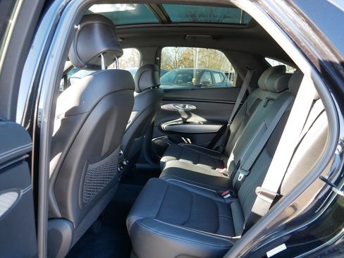 Used 2023 Genesis GV70 2.5T w/ Sport Prestige Package image 35