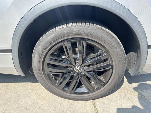 Used 2022 Volkswagen Tiguan SE R-Line FWD image 6