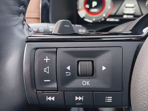 Used 2023 Nissan Pathfinder Platinum image 7