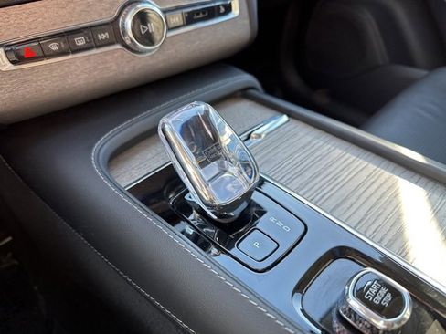 Certified 2024 Volvo XC90 T8 Ultimate w/ Protection Package image 21