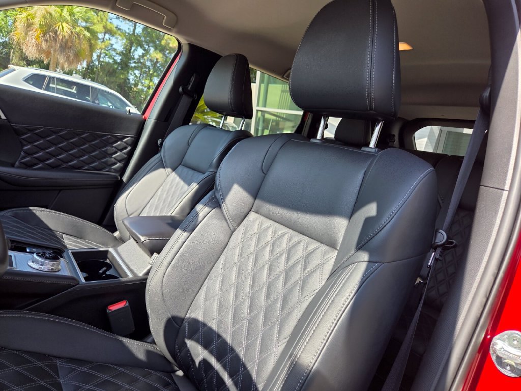 Used 2024 Mitsubishi Outlander SEL FWD image 11