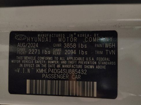 Used 2025 Hyundai Elantra Limited w/ Cargo Package FWD image 33