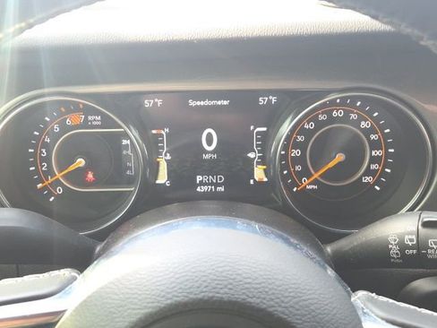 Used 2020 Jeep Wrangler Unlimited Sahara image 41