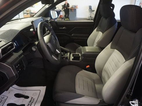 Certified 2025 Toyota Tacoma TRD Off-Road image 18