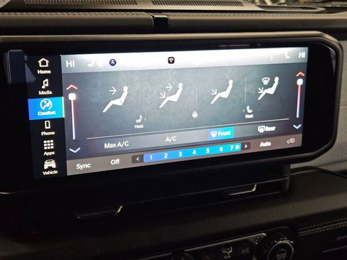 Used 2024 Jeep Wrangler Unlimited Sahara image 22