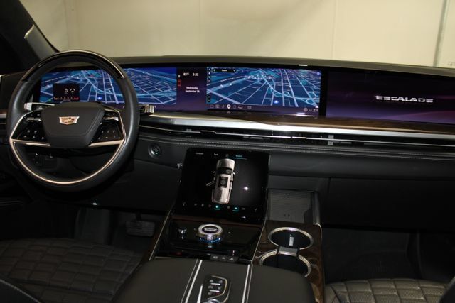 Used 2025 Cadillac Escalade Sport Platinum w/ LPO, Floor Liner Package AWD/4WD image 11