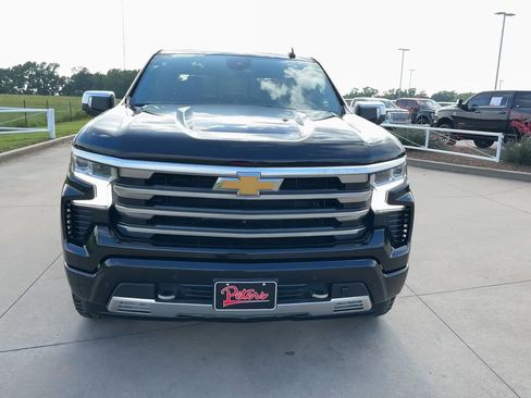 Used 2023 Chevrolet Silverado 1500 High Country w/ Technology Package AWD/4WD image 3