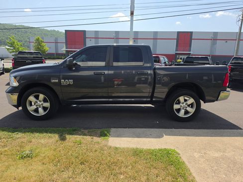 Used 2019 RAM 1500 Classic SLT AWD/4WD image 7
