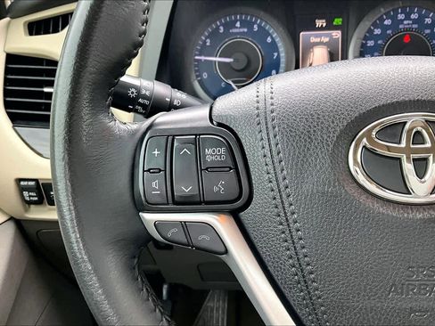 Used 2020 Toyota Sienna XLE Premium FWD image 23
