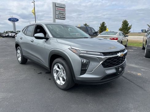 New 2026 Chevrolet Trax LS w/ LS Convenience Package image 2