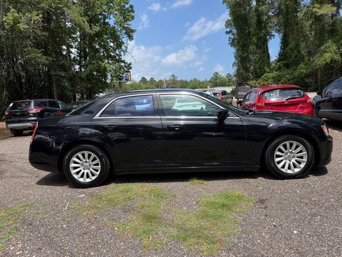 Used 2013 Chrysler 300 RWD image 4