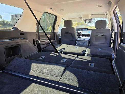 Used 2025 Ford Expedition Active image 35