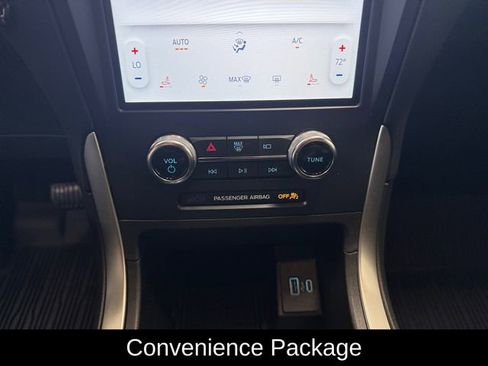 Used 2023 Ford Edge SEL w/ Convenience Package AWD/4WD image 3