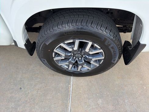 Used 2024 Nissan Frontier SL w/ Technology Package image 9